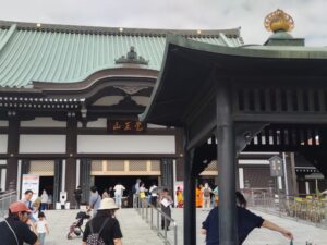 日泰寺本堂を望む