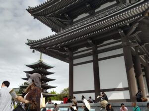 日泰寺正門脇から望む五重塔