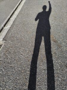 足の長い影法師