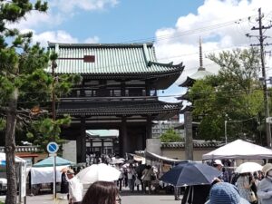 覚王山日泰寺山門前