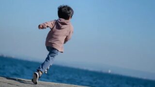 小さい男の子