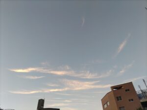 秋の早朝の空