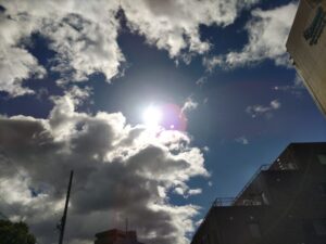 雲から太陽