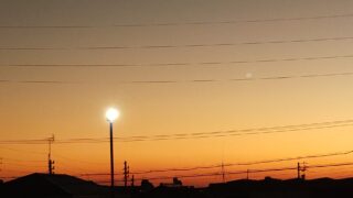 住宅街に映える夕焼け